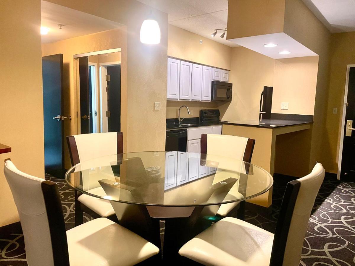 Park Manor Hotel Clifton Park Exterior foto A kitchen in a suite at the Hilton San Francisco