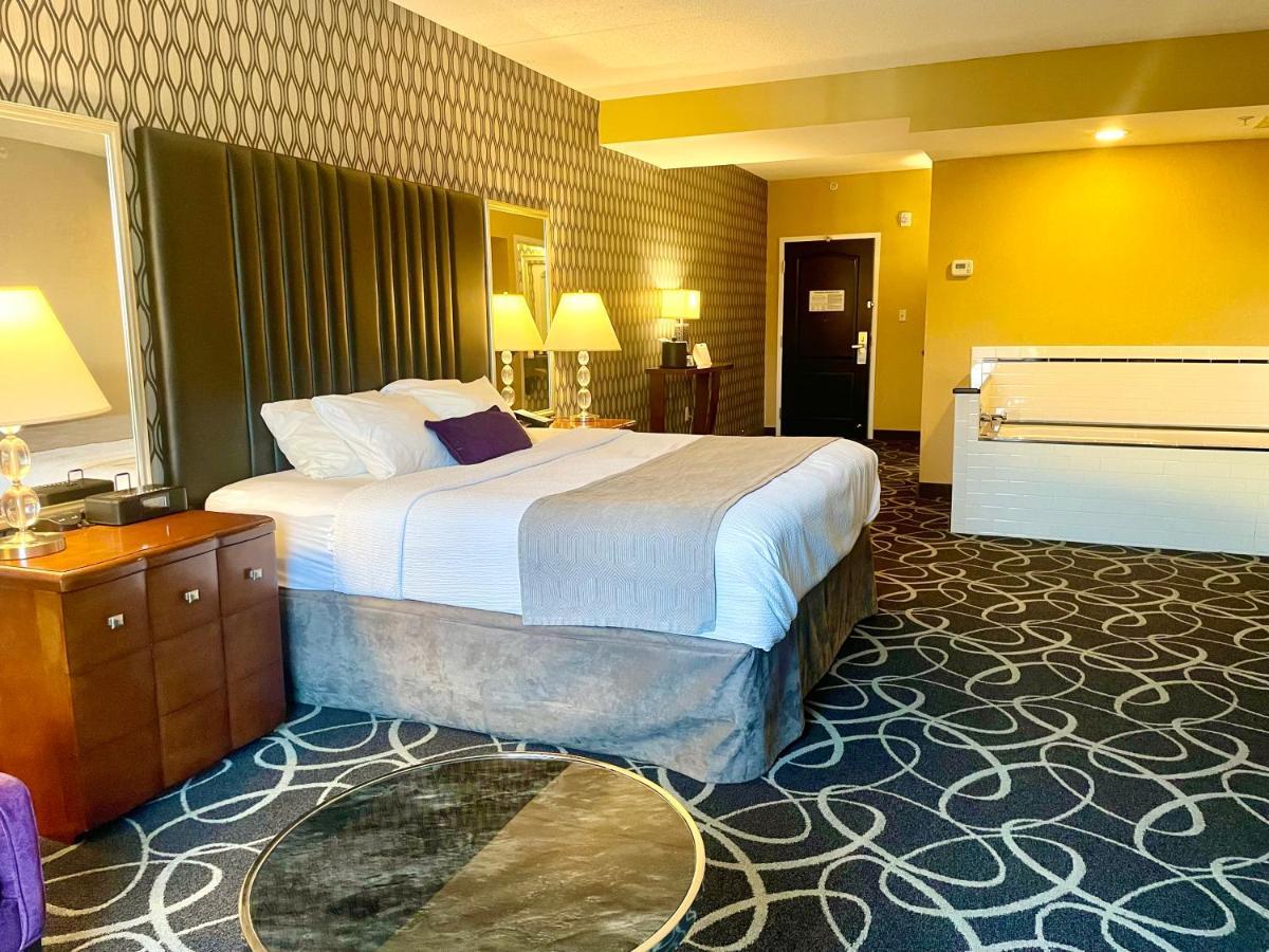Park Manor Hotel Clifton Park Exterior foto A room at the Hotel Del Monte