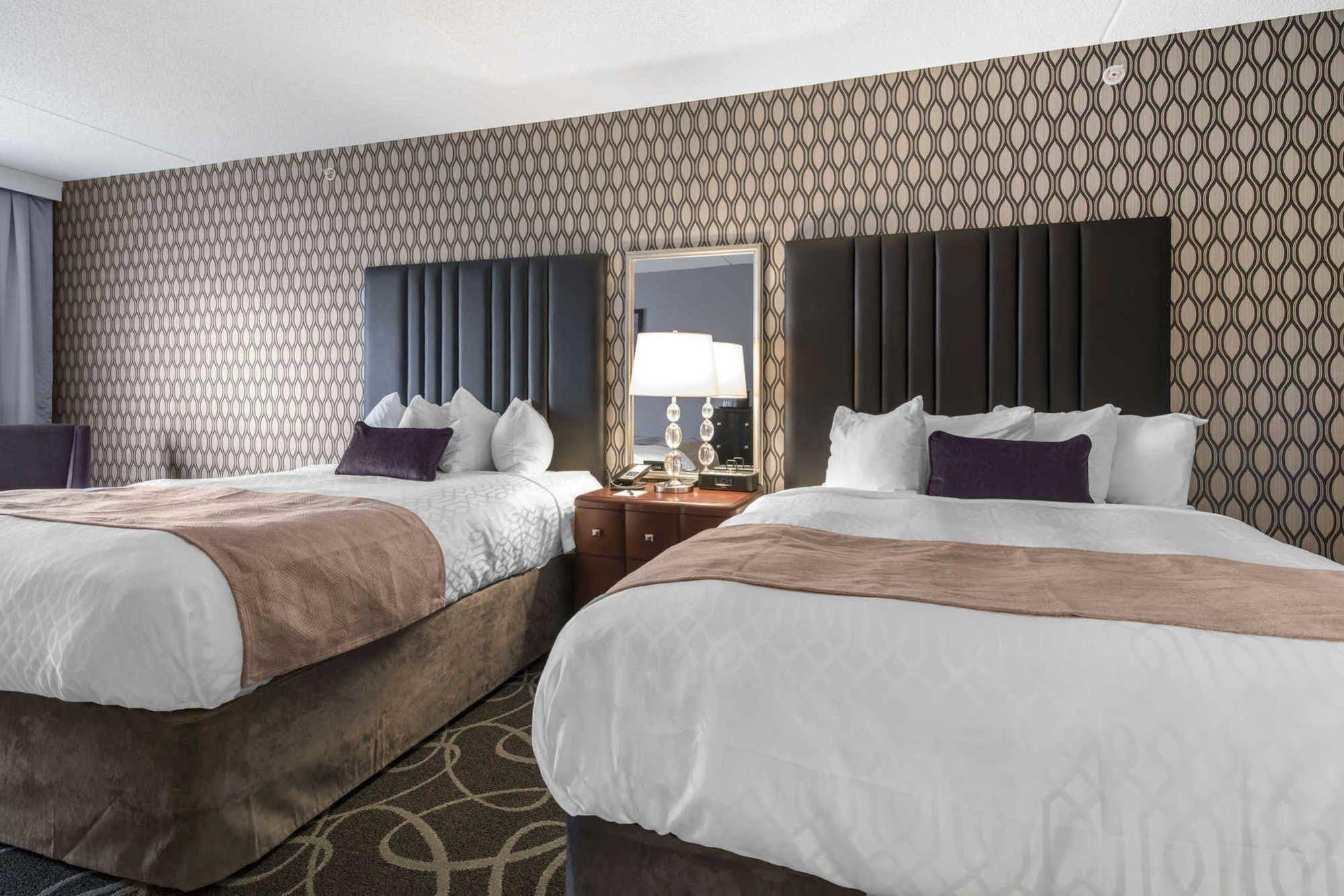 Park Manor Hotel Clifton Park Exterior foto A typical room at the Hilton Garden Inn