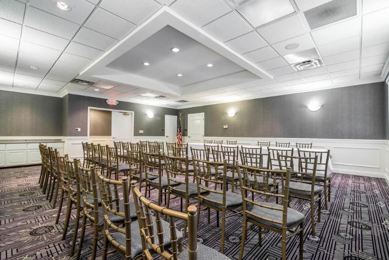 Park Manor Hotel Clifton Park Exterior foto The ballroom at the Hilton Garden Inn